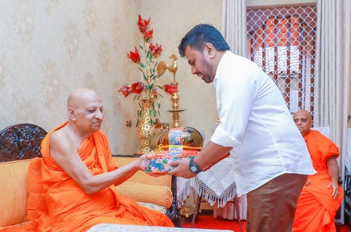 மல்வத்து மகாநாயக்க தேரர், ஜனாதிபதி இடையே சந்திப்பு