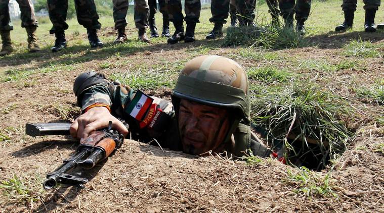 மக்களுக்கு இராணுவப் பயிற்சி அழிக்கும் இந்தியா