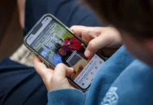 சிறுவர்கள் சமூக ஊடகங்களை பயன்படுத்த கட்டுப்பாடு விதிப்பது தொடர்பில் பரிசீலனை