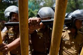 பயங்கரவாதத்துடன் தொடர்புடைய தமிழ், முஸ்லிம் அமைப்புகள் உட்பட 221 பேருக்கு தடை
