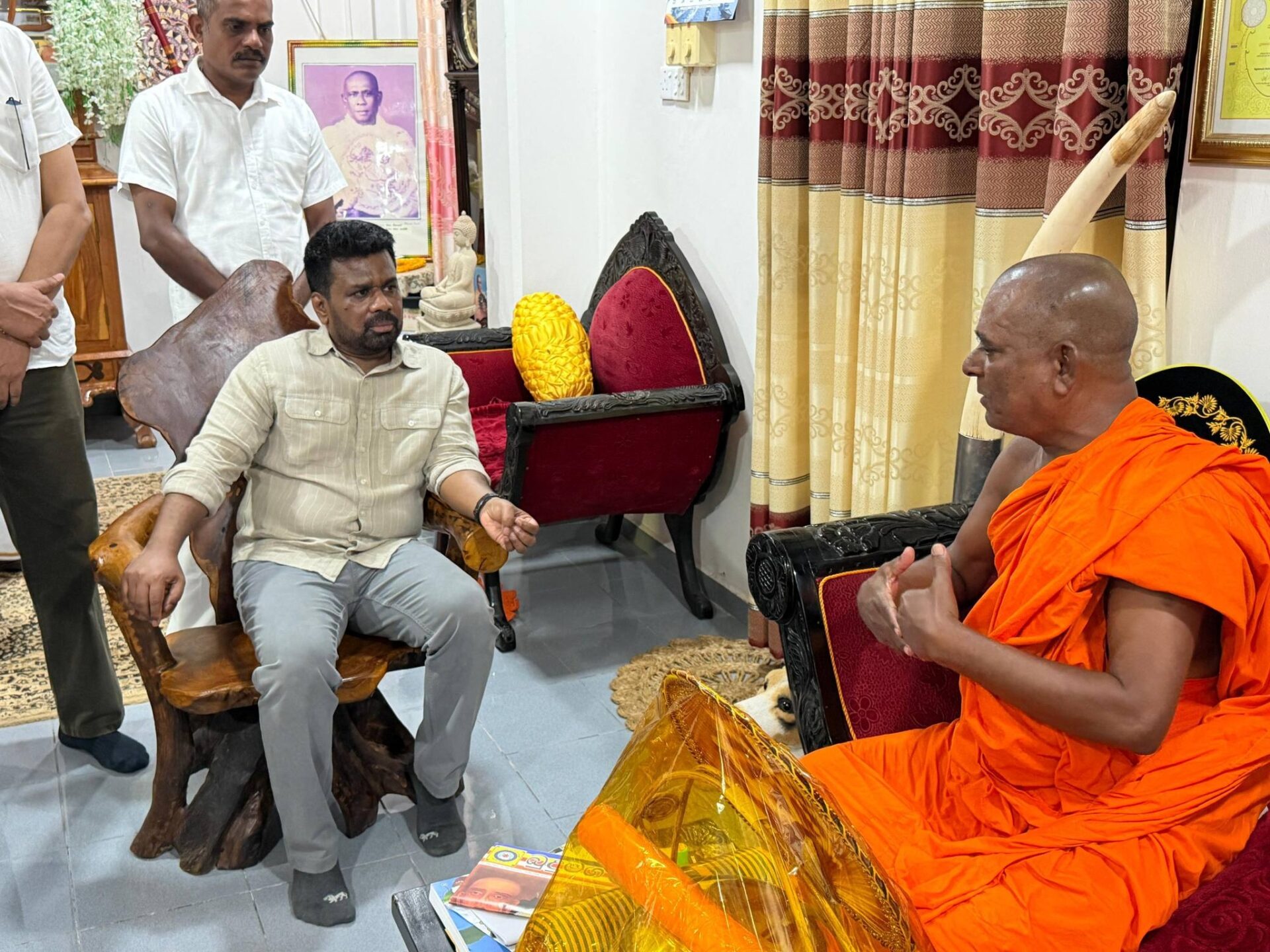 தையிட்டி விகாரையைச் சுற்றியுள்ள மக்களின் காணிகள் விடுவிக்கப்பட வேண்டும் :ஜனாதிபதியிடம் நாகதீப விகாராதிபதி வலியுறுத்தல்