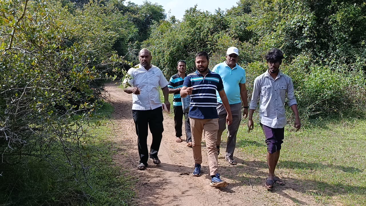 வெல்வேரி காணிகள் மக்களிடம் கையளிக்க நடவடிக்கை எடுக்கப்படும் – வெளிவிவகார பிரதி அமைச்சர் உறுதி 1 https://www.ilakku.org/wp-content/uploads/2021/08/cropped-Google_Logo.png WhatsApp Image 2026 01 04 at 13.36.01 2 வெல்வேரி காணிகள் மக்களிடம் கையளிக்க நடவடிக்கை எடுக்கப்படும் – வெளிவிவகார பிரதி அமைச்சர் உறுதி