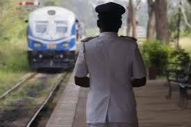 இராணுவத்திற்கு ரயில் சாரதி பயிற்சி எதற்கு? இன்று நள்ளிரவு முதல் பணிப்புறக்கணிப்பில் புகையிரத சாரதிகள்!