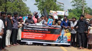 நிழலாடும் சுதந்திரமும் நிலைகுலையாத போராட்டமும் : விதுரன்