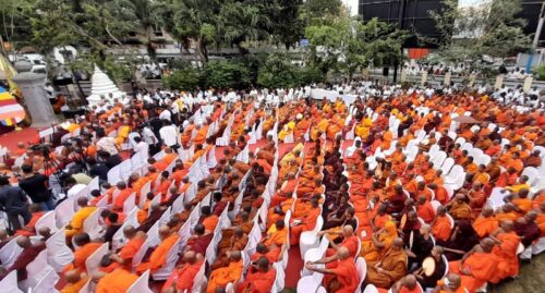 அரசாங்கத்துக்கு எதிராக பௌத்தப்பிக்குகள் ஒன்றிணைவு