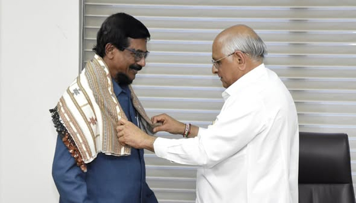 ஜே.வி.பி பொதுச்செயலாளர் டில்வின் சில்வா – குஜராத் முதலமைச்சர் இடையில் சந்திப்பு!