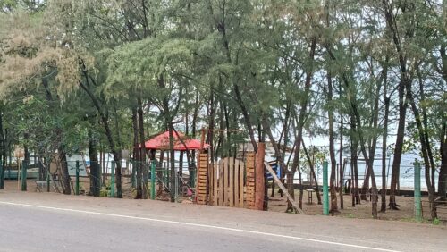 திருகோணமலை: கடற்கரையில் அமைக்கப்பட்ட சட்டவிரோத சிற்றுண்டிச்சாலை அகற்றம்