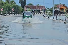 பெரும் அழிவுகளையும் இழப்புகளையும் எதிர்கொண்டுவரும் கிழக்கு மாகாணம்! :மட்டு.நகரான்