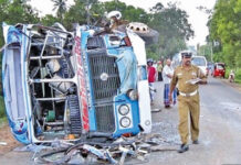 ஏப்ரல் மாதம் இது வரையில் வீதி விபத்துக்களில் சிக்கி 44 பேர் உயிரிழப்பு