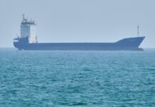 வளைகுடாவில் ஈரான் சரக்குக் கப்பலை கைப்பற்ரிய அமெரிக்கா!