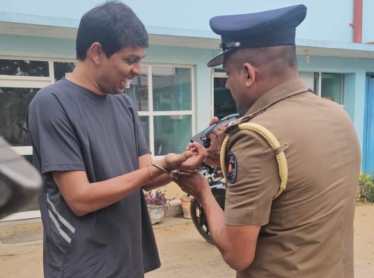 பாராளுமன்ற உறுப்பினர் அர்ச்சுனா கைது