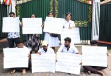 யாழ். போதனா வைத்தியசாலை சுகாதார தொண்டர்கள் போராட்டம்
