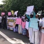நெல் கொள்வனவு மற்றும் விலையை அதிகரிக்குமாறு கோரி விவசாயிகள் மட்டக்களப்பில் ஆர்ப்பாட்டப் பேரணி