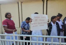யாழில் தொடரும் சுகாதார தொண்டர்களது போராட்டம்!